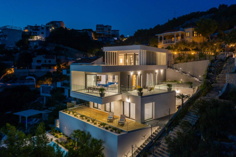 Luxury Villa Extravaganza