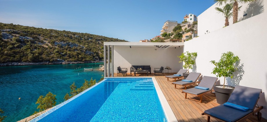 Luxury Villa Extravaganza