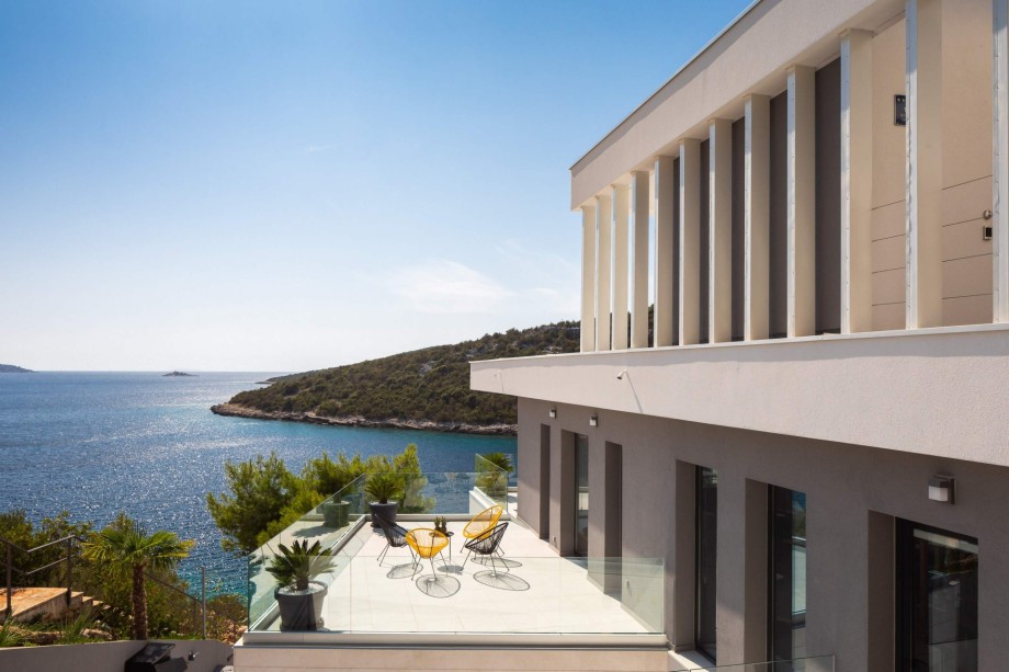 Luxury Villa Extravaganza