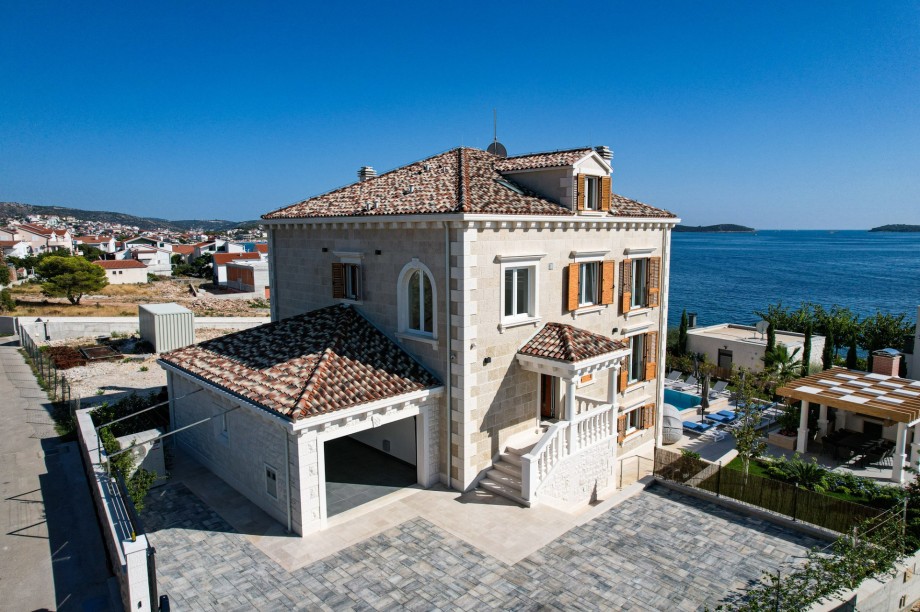 Luxury Villa Bego