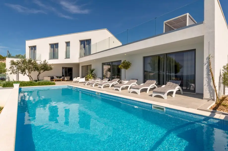 What type of rental villa should you build