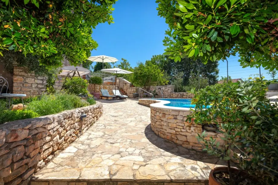 Villa_Vicina_In_Milna (11)