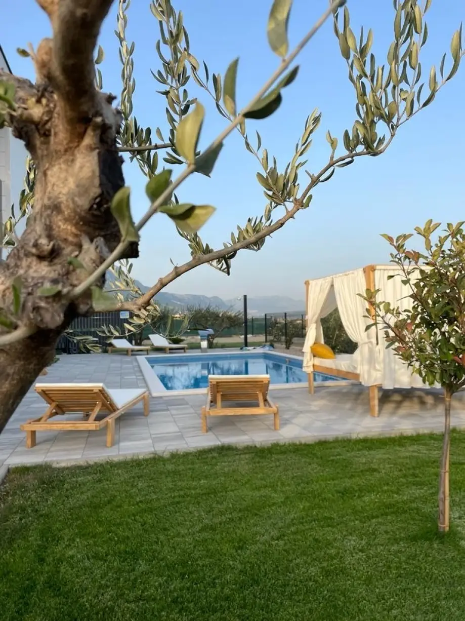 Villa_Cest_La_Vie_Kastel_Stari (3).Jpeg