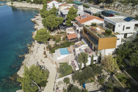 Villa Gloss