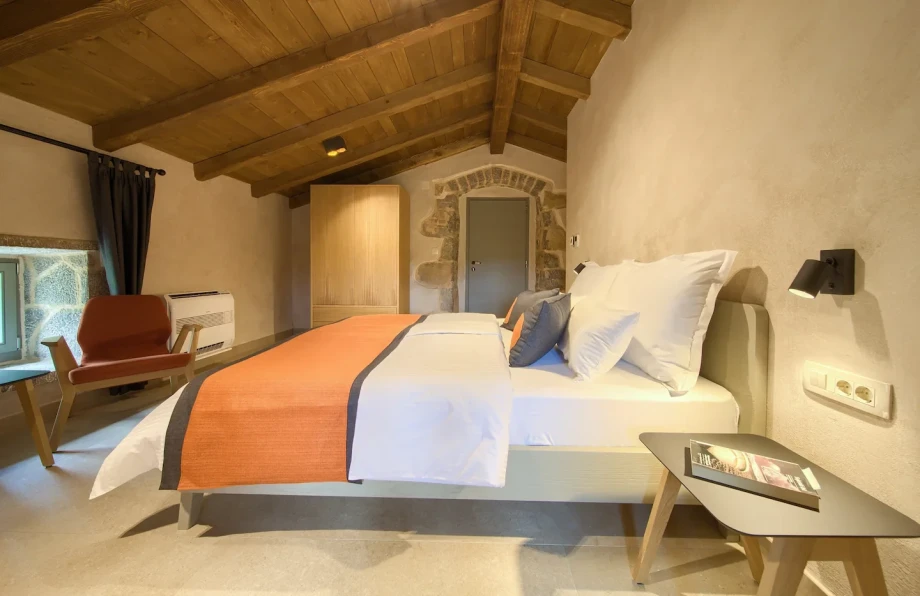 Jerini Estate Barn (1).Webp