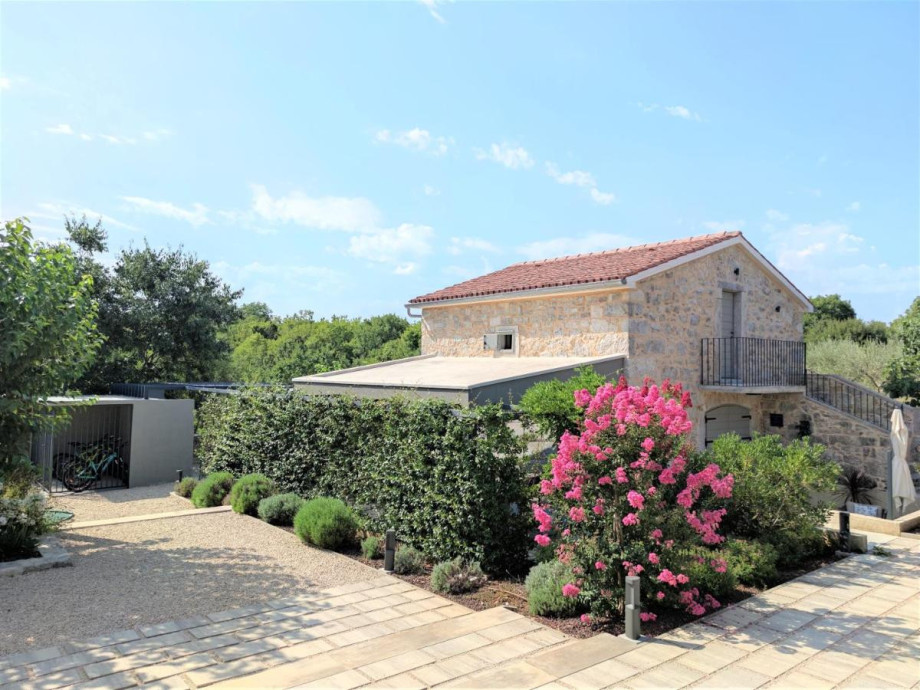 Jerini Estate Barn (18)