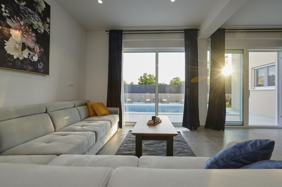 Villa Royal Blue Split (23)