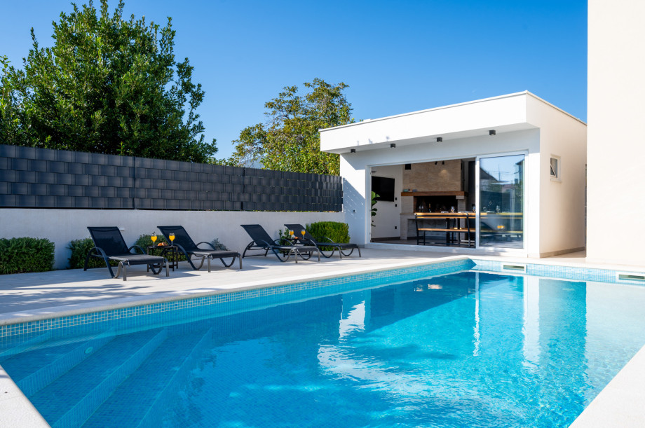 Villa Royal Blue Split (44)