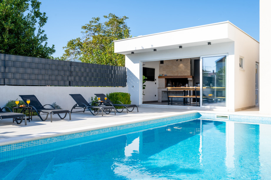 Villa Royal Blue Split (43)