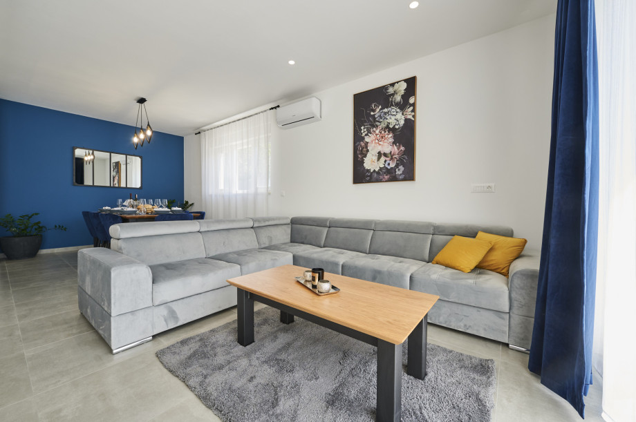 Villa Royal Blue Split (9)