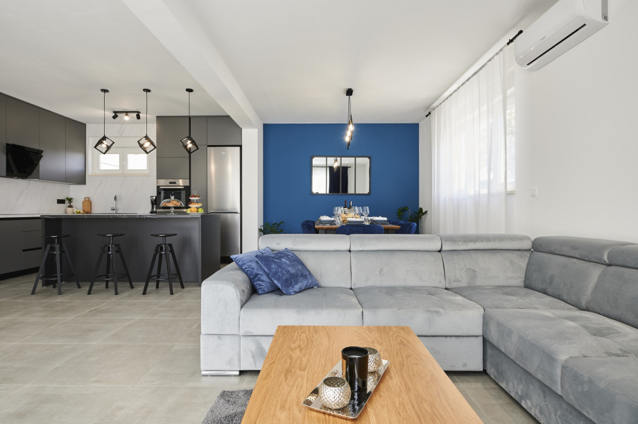 Villa Royal Blue Split (1)