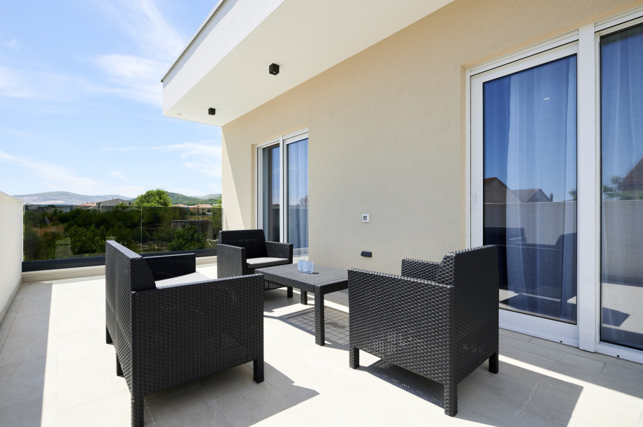 Villa Royal Blue Split (21)