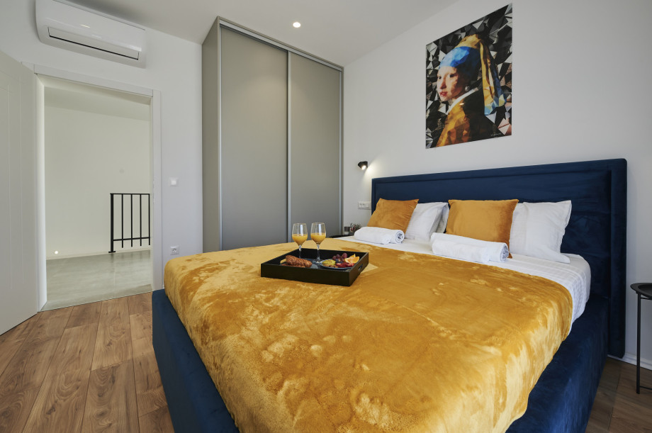 Villa Royal Blue Split (12)