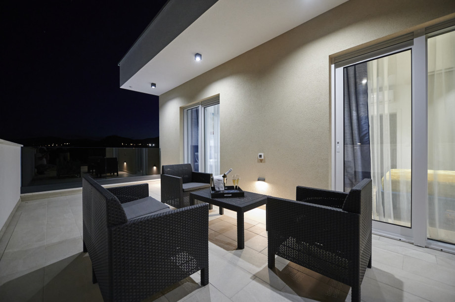Villa Royal Blue Split (27)