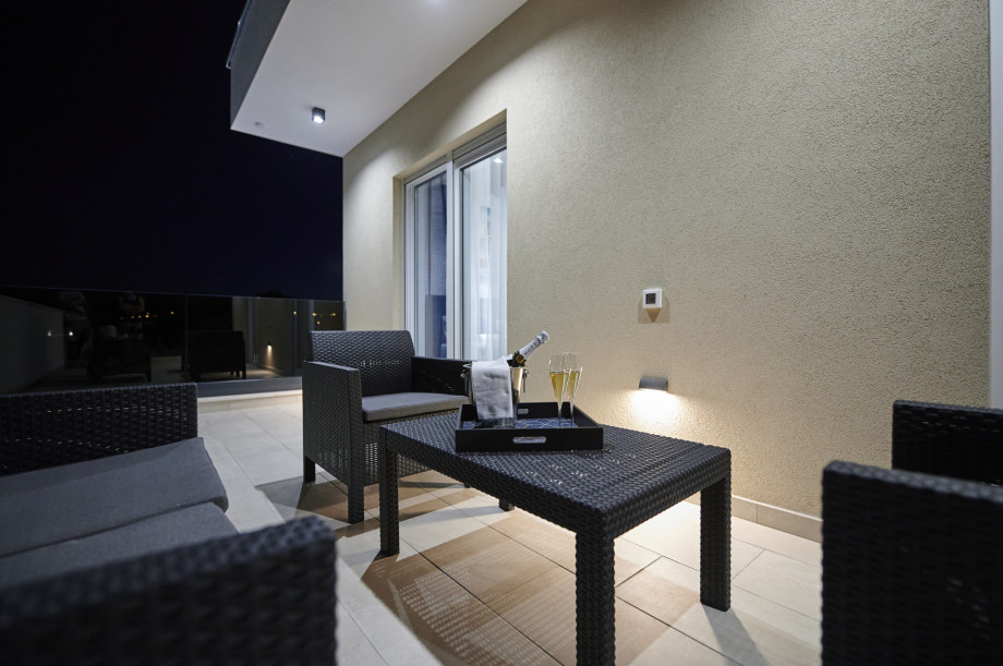 Villa Royal Blue Split (28)