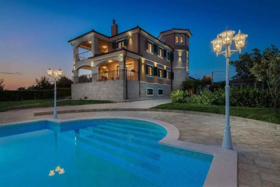 Villa Natures Embrace