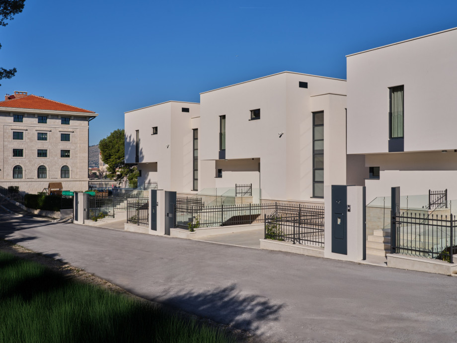 Mistral Villas Trogir Beach Brown (2)