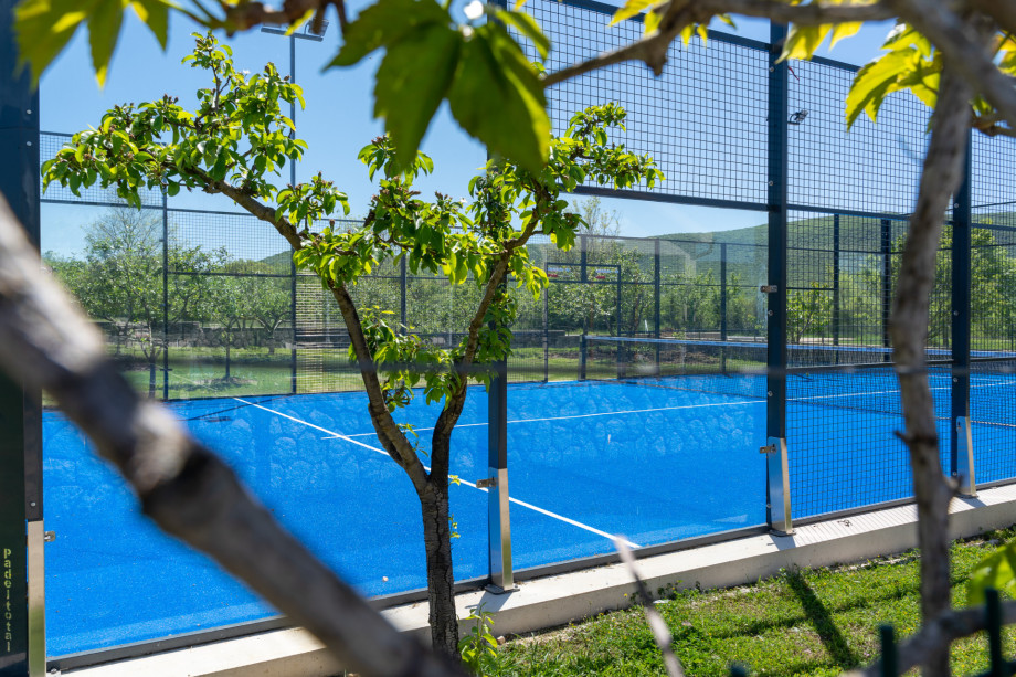 Nature's Embrace  Padel (1)