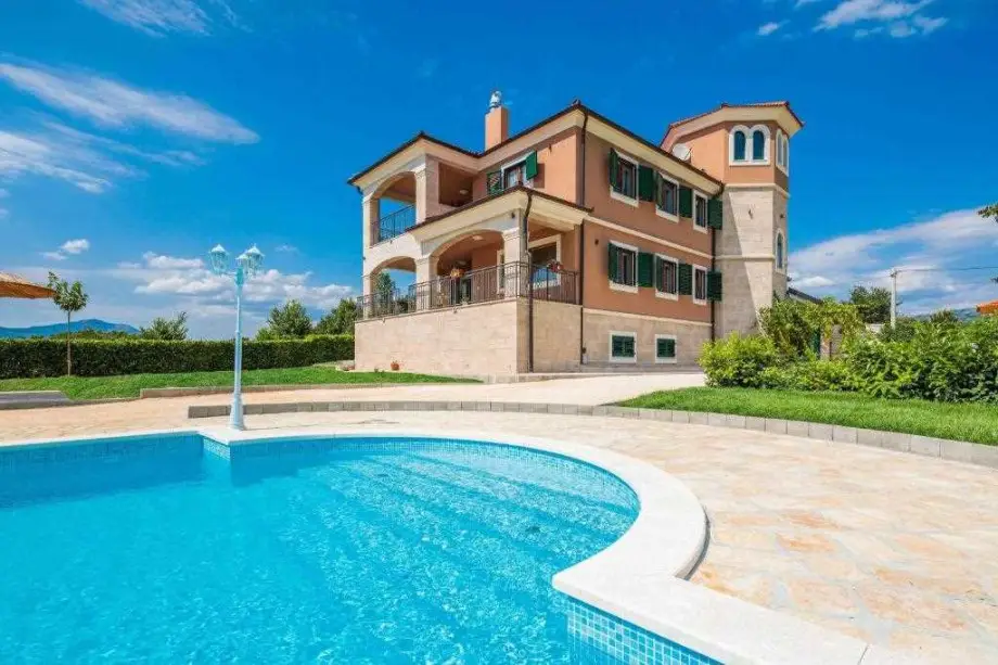 Vila Natures Embrace